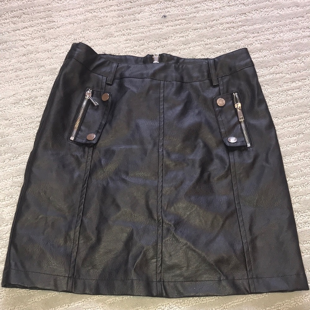 IVIVI BLACK LEATHER SKIRT WITH METAL ACCENTS